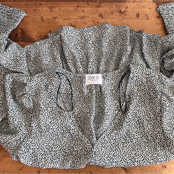 Sienna Sky Peplum Top Size Small Womens Black Cream Animal Print - Picture 10 of 14